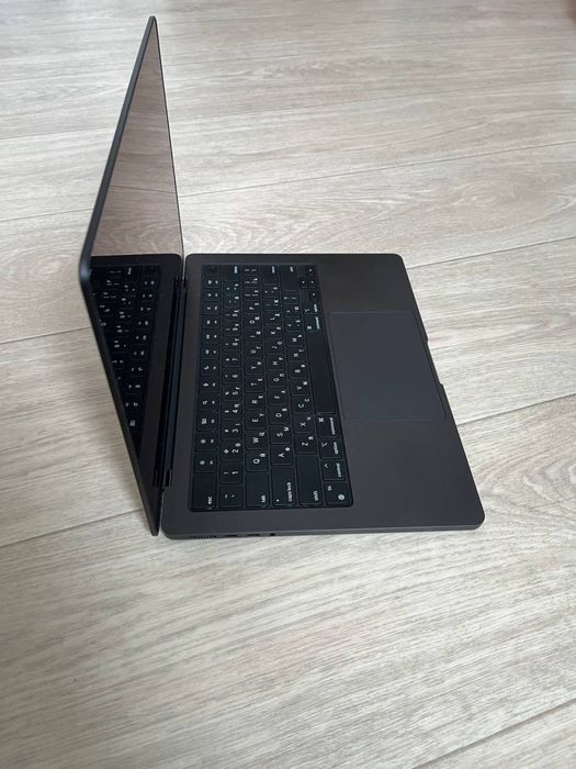Apple MacBook Pro 14 / 2023 / 14.2" / 18 Гб / SSD 512 Гб