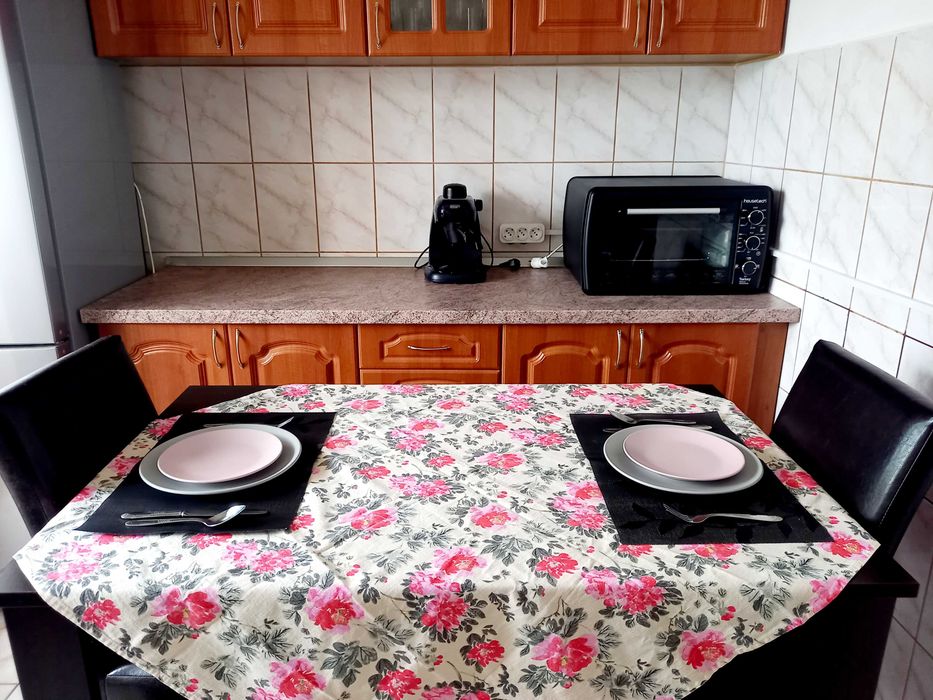 Inchiriez apartament 2 camere, decomandat, Etaj 2, Marinex
