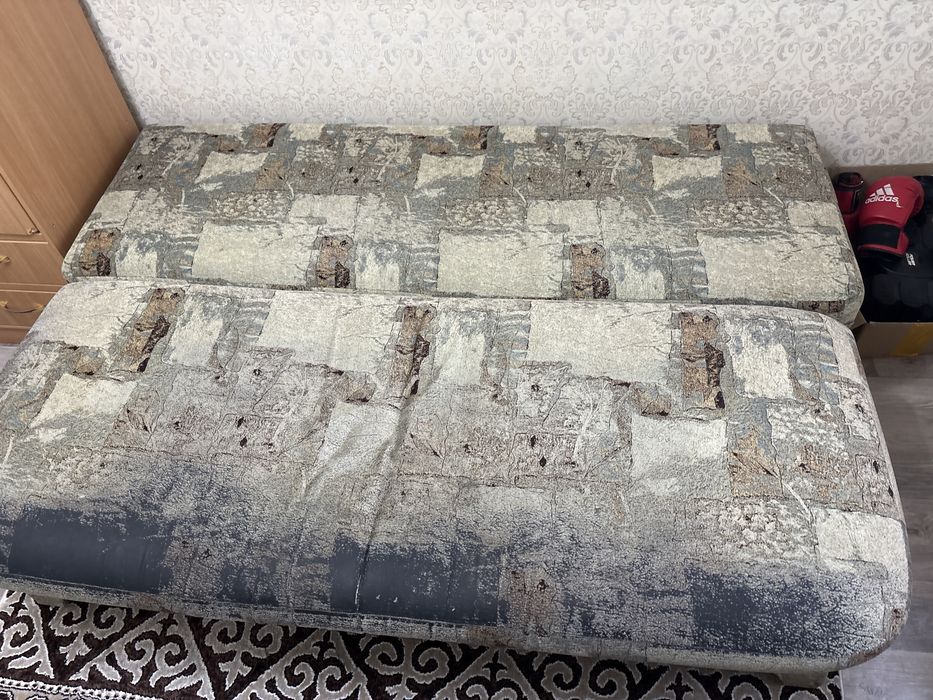 Диван раскладной с подушками