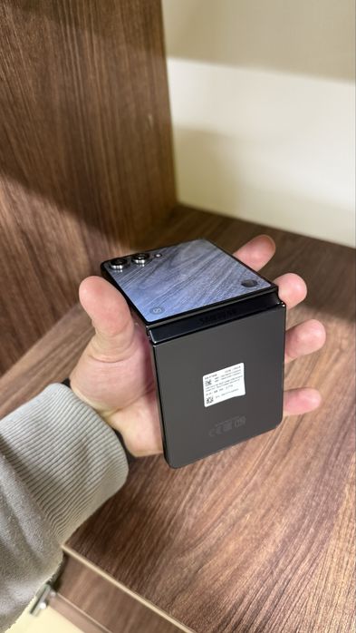 Samsung Z Flip 7 / 256gb