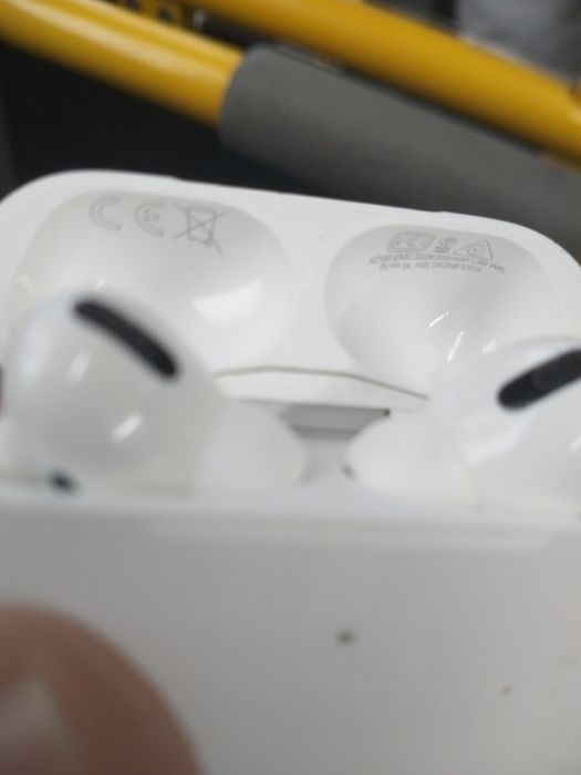 AirPods pro  оригинал, правый и кейс