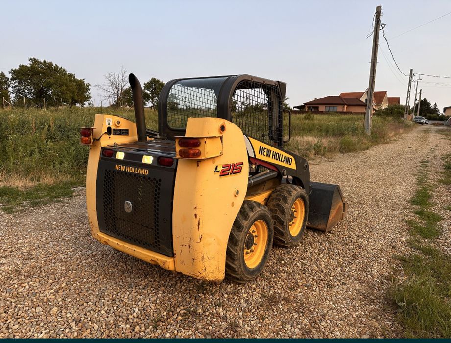 Bobcat - New Holland L215 Incarcator Frontal 2011