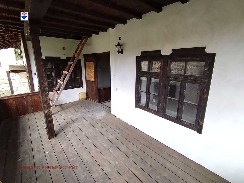 Селска къща за продажба в с. Червен, обл. Русе