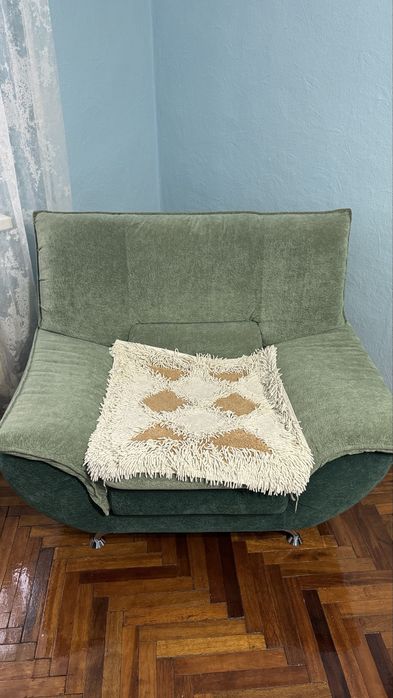 Угловой диван и кресло