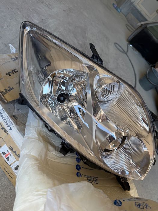 Десен фар Toyota Auris 2007-2010 НОВ