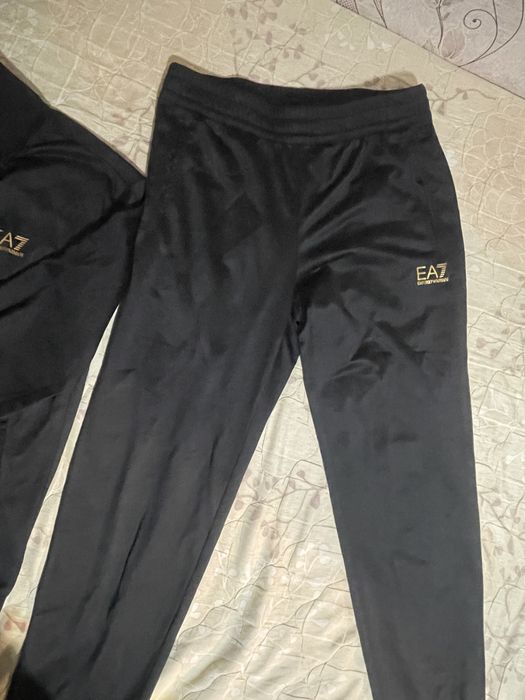 Екип Emporio Armani