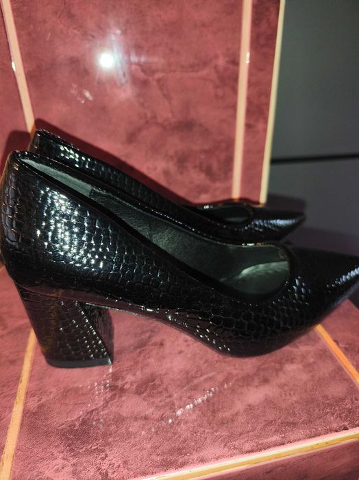 Pantofi cu toc gros, 39