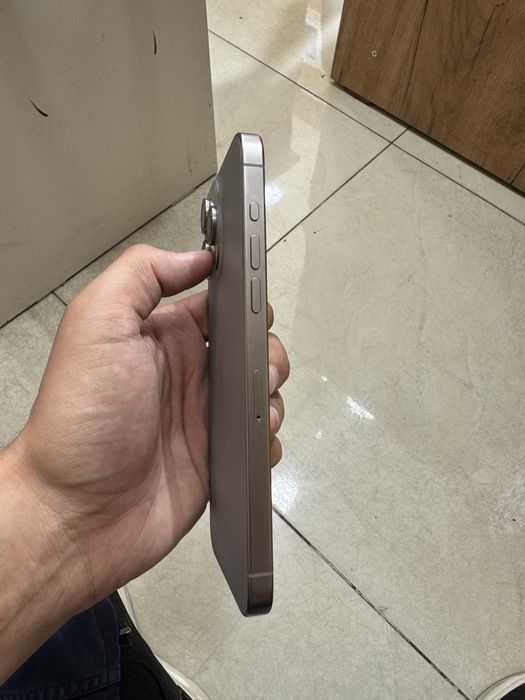 Iphone 15 pro max. SROCHNI SOTILADI