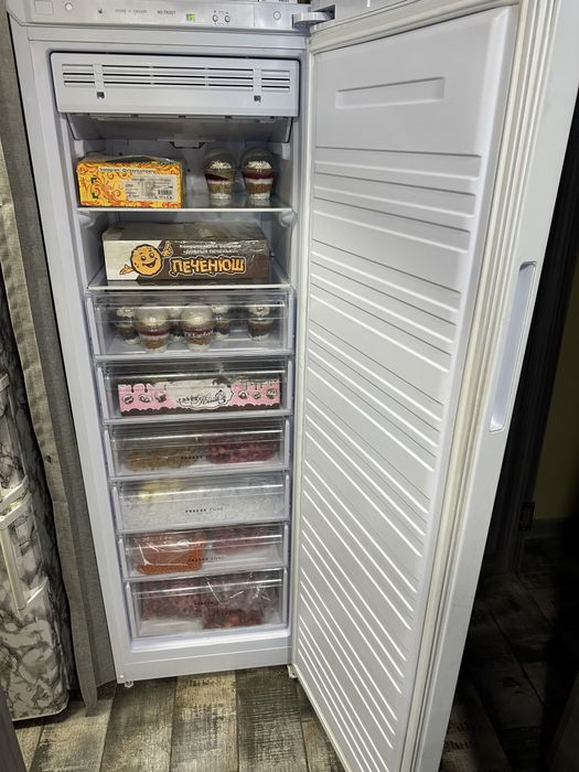 Морозильник вертикальный Бирюса 280л