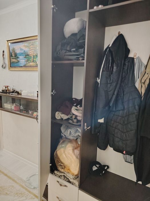 Прихожая продам.