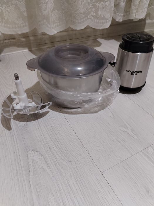 Продаю блендер измельчитель