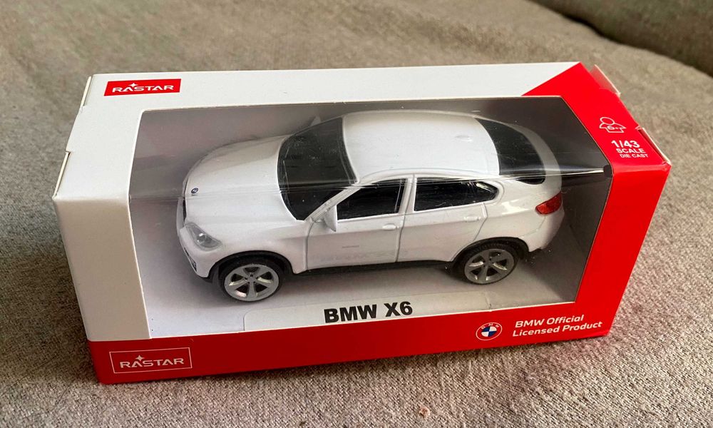 Macheta masinuta BMW X6 scara 1 43 - metal - noua