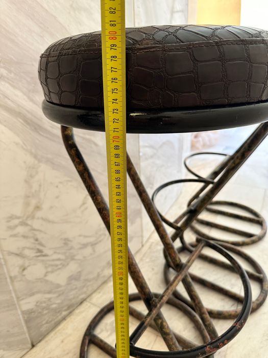 Бар стол с кожена тапицерия