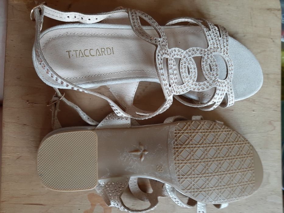 Платье  р42-44,обувь р37-38.