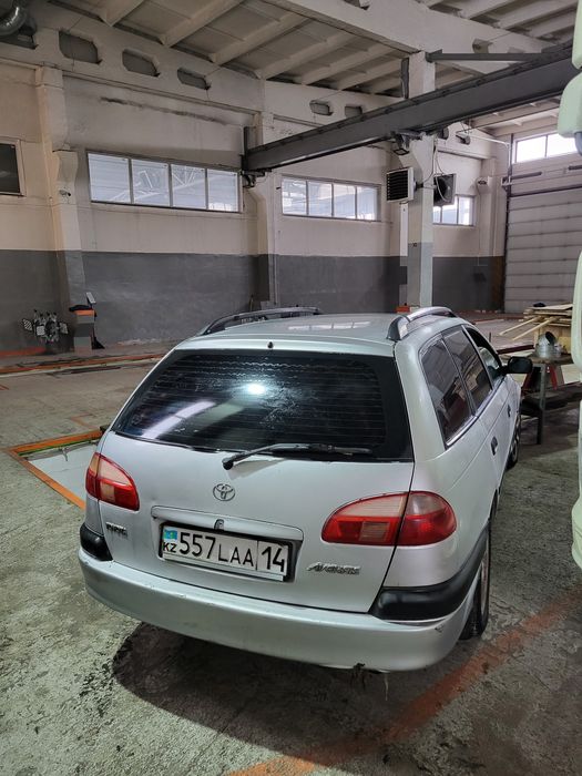 Тойота Авенсис 2001 год
