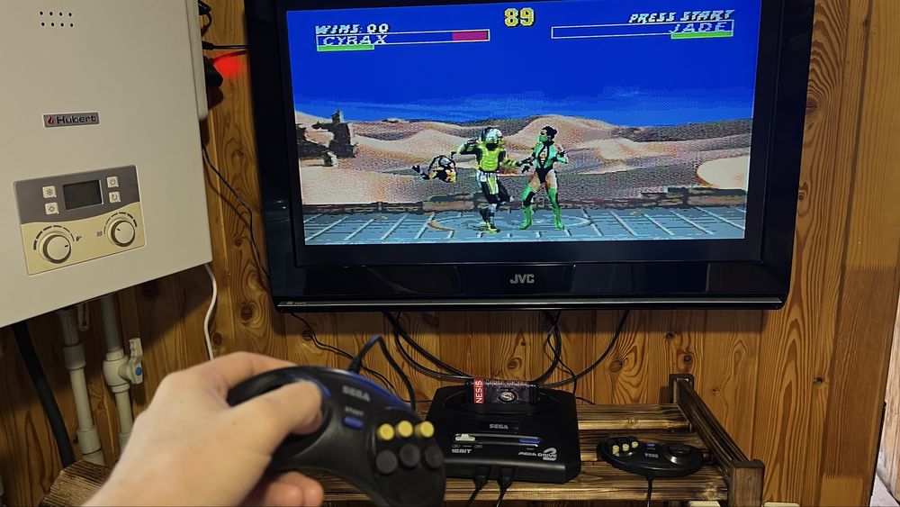 Sega Mega Drive2 + Mortal Kombat 3