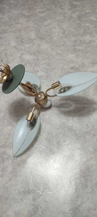 Люстра трехрожковая