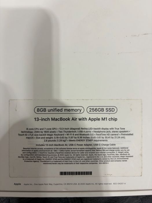 Продам Macbook почти новый