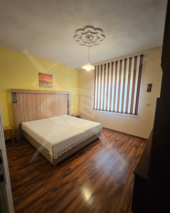 Продава се Къща в Карнобат - 350 кв.м за 829 €/кв.м - Снимка #3