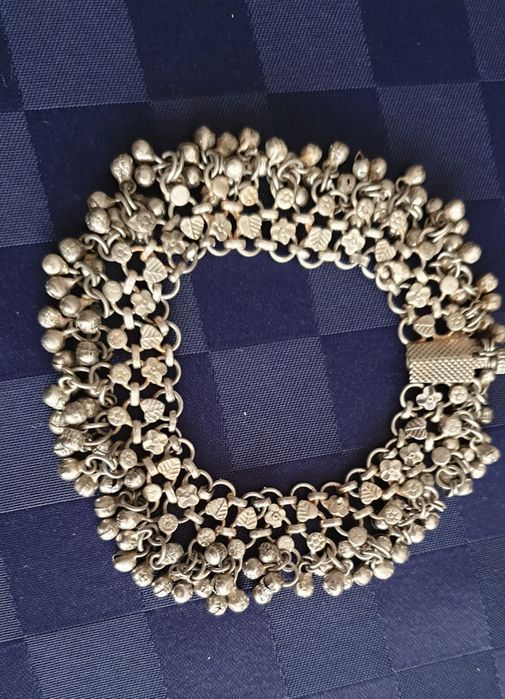 Огърлица от самороден Балтийски кехлибар. и Поср.гривни за глезен