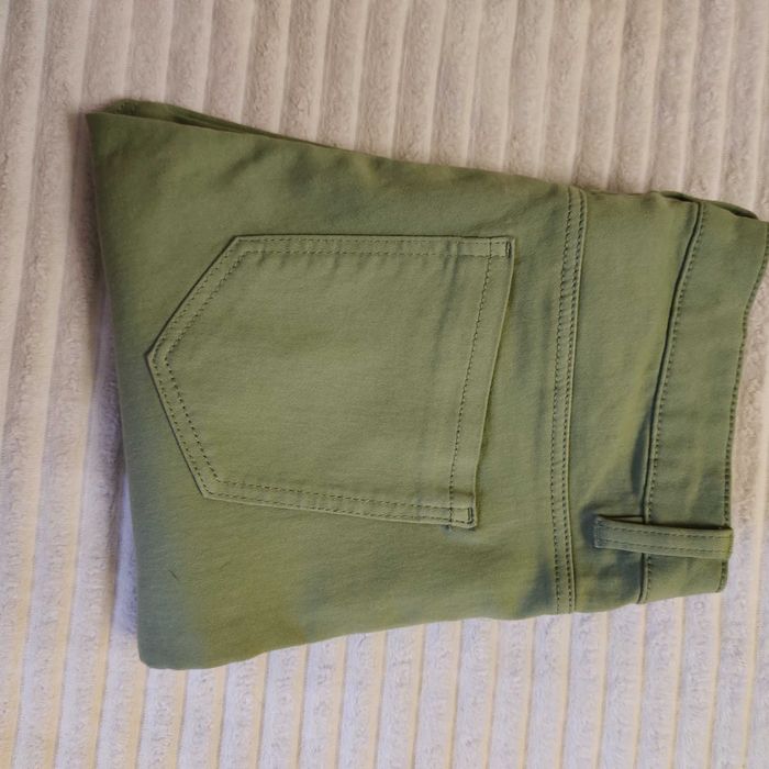 Продам женские  джинсы