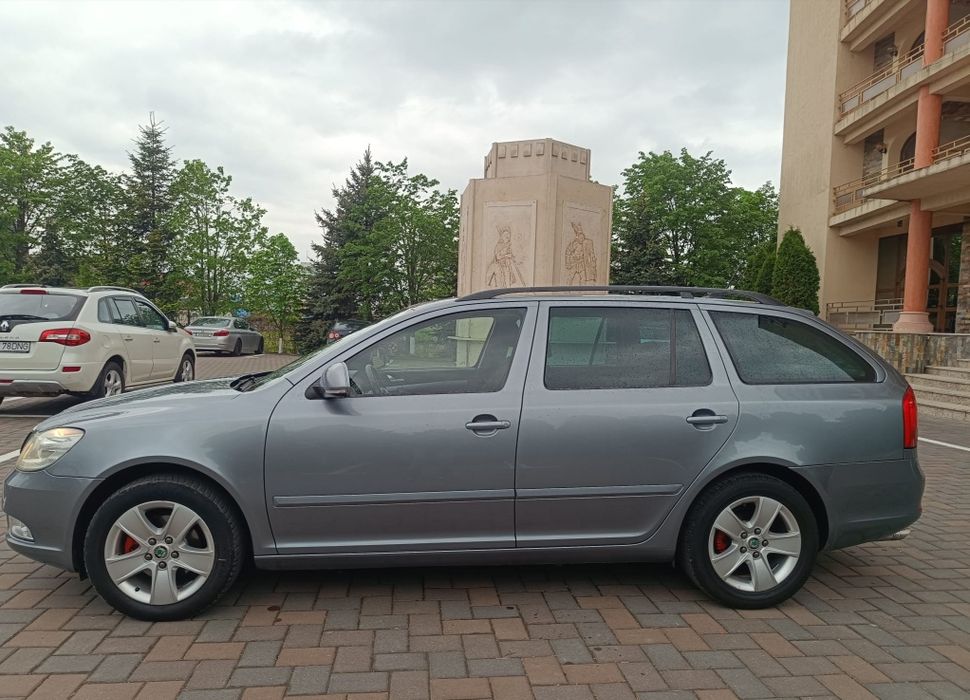 R.A.R EFECTUAT
~Skoda Octavia~An 2013
~Cutie automata DSG
~Motor 1.6 diesel ~Euro 5