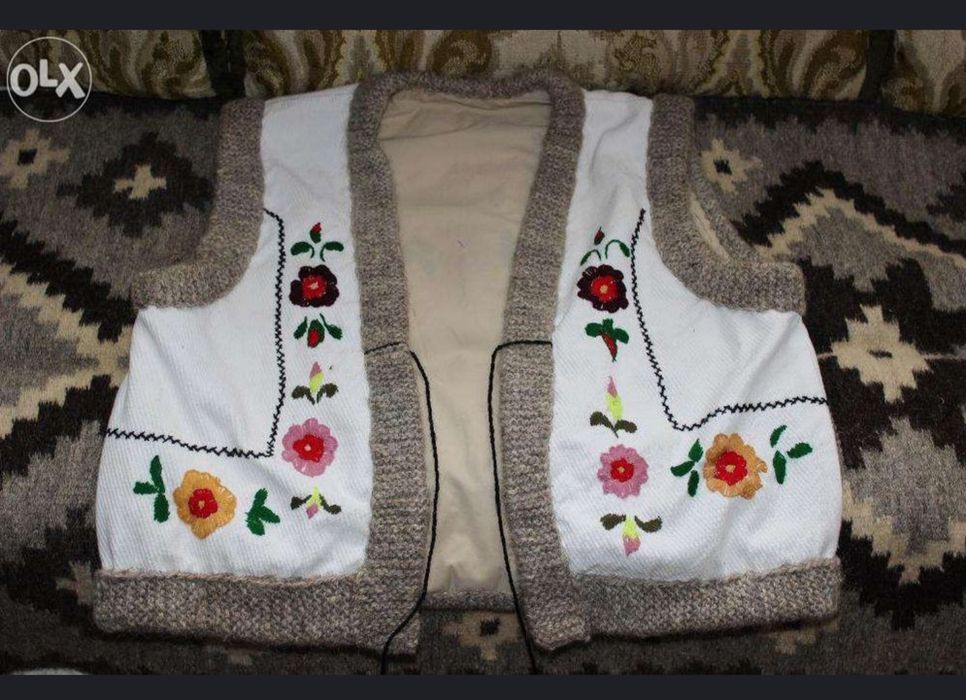 Vând ii tradiționale, costume tradiționale copii si adulți și bundiițe