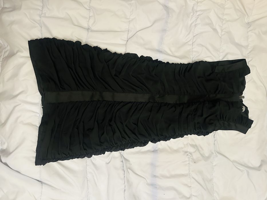 Къса черна рокля