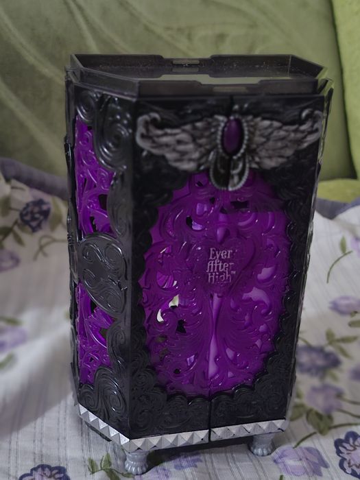 Шкатулка Рэйвен Квин, Эвер автор хай