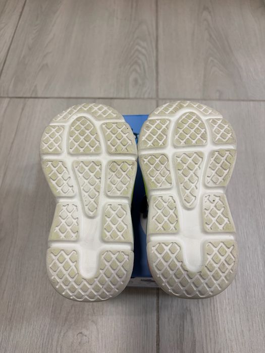 Adidasi cu luminite, marimea 25