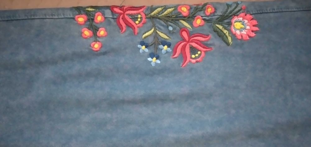 Детски клин тип дънки с бродерия