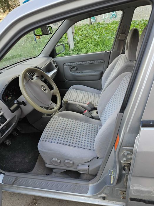 Продавам Mazda Demio