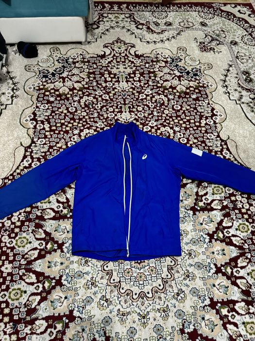 продам ветровку asics