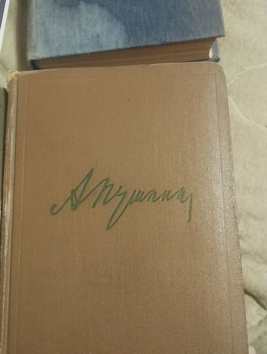 Продаются книги разного вида