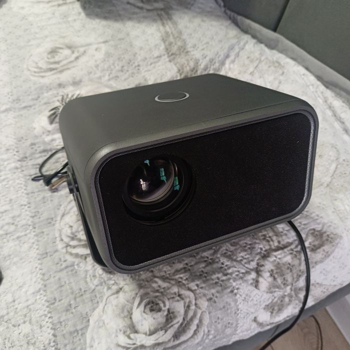 Проектор для просмотра фильма