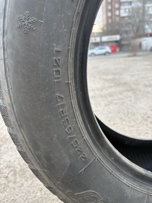Продам автошины зимние 225/65/17