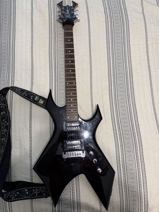 B.C. Rich Bronze Series Warlock (24 прагчета)
