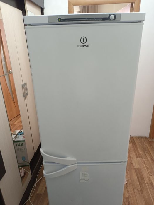 Продаётся холодильник INDESIT б/у
