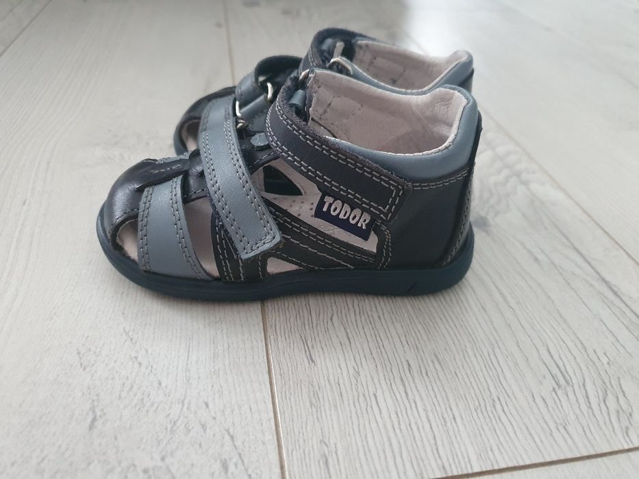 Бебешки анатомични сандали Todor  от естествена кожа