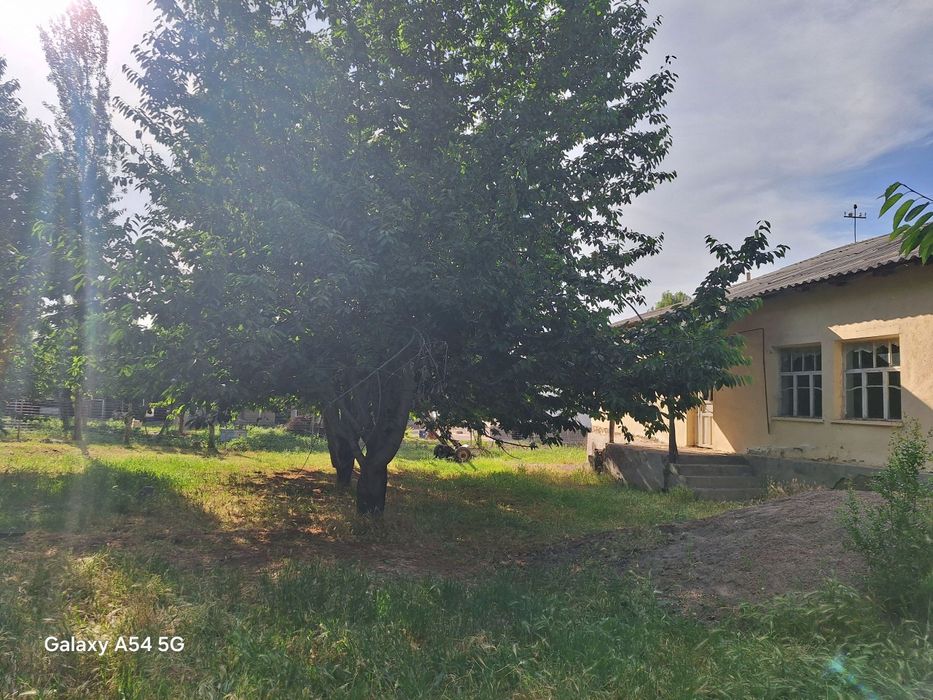 Тезлик билан 6 хонали 15 сотик участка сотилади