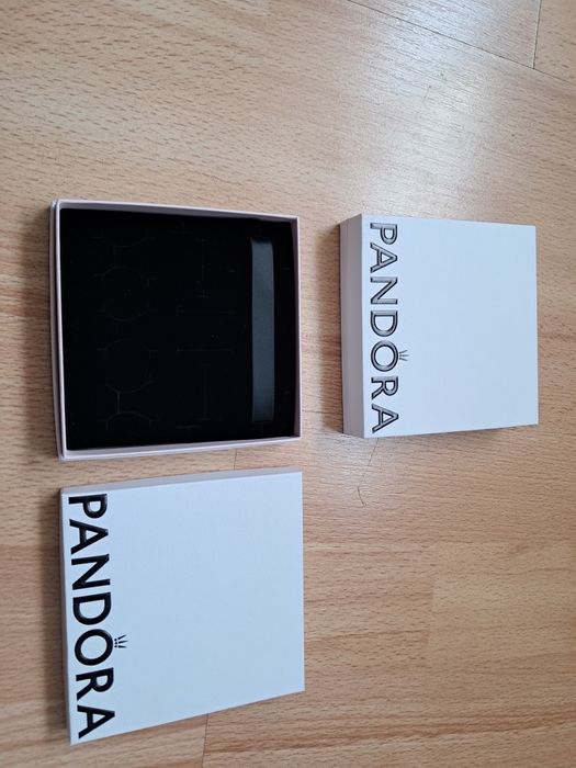 Cutii pentru bijuterii Pandora