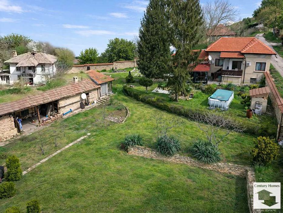 140337 Уникален имот с 5 дка двор и две къщи в с. Паскалевец