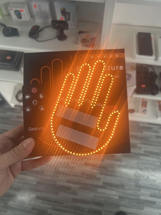 Semnalizator LED tip mână – control prin gesturi, vizibilitate sporită