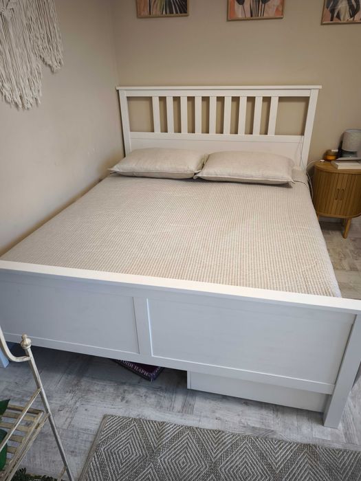 Продавам легло IKEA Hemnes 160/200
