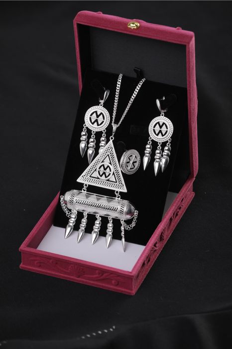 Продам серебряный набор