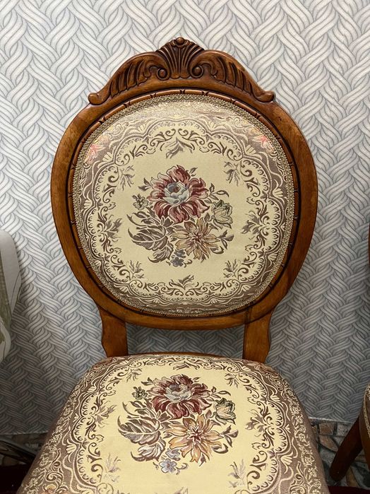 Продам 2 качественных стула - медальоны