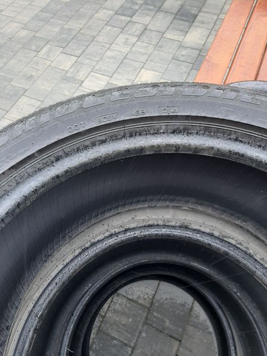 Vînd 4 caugiuguri  cu dimensiunile de235/50-r18 la un pret super bun