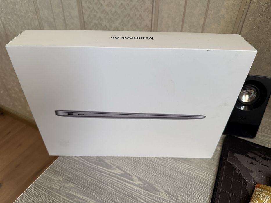 MacBook 13 M1 8/256 Silver
