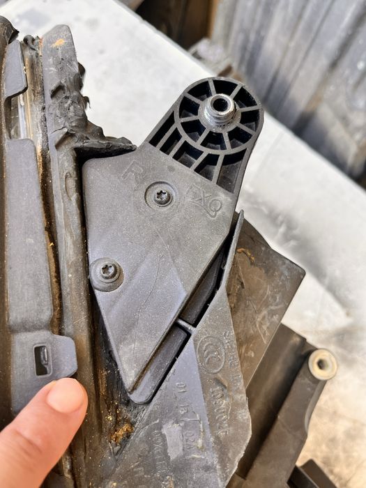 Десен фар Mercedes C class W204 facelift със забележка