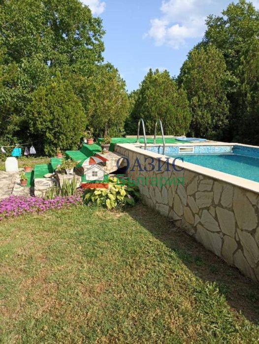 Къща с басейн с. Близнаци на 20 км. от Варна, цена 327 000 евро